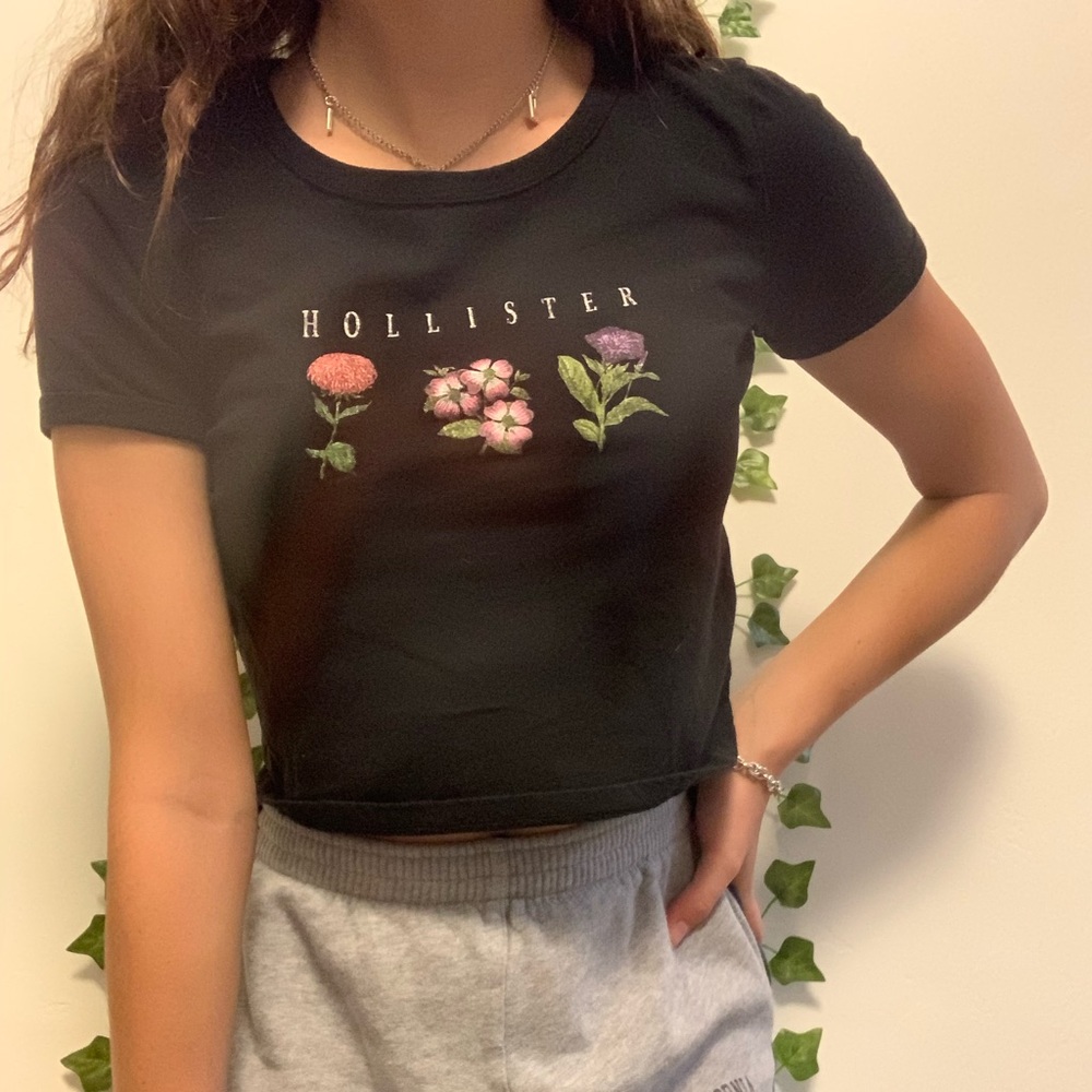 Hollister Black Flower Graphic tee